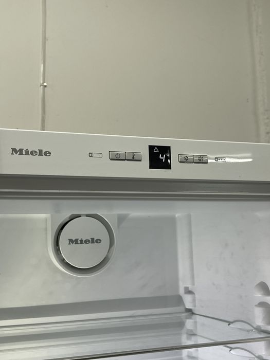 Холодильник вбудований Miele KDN 37232 iD