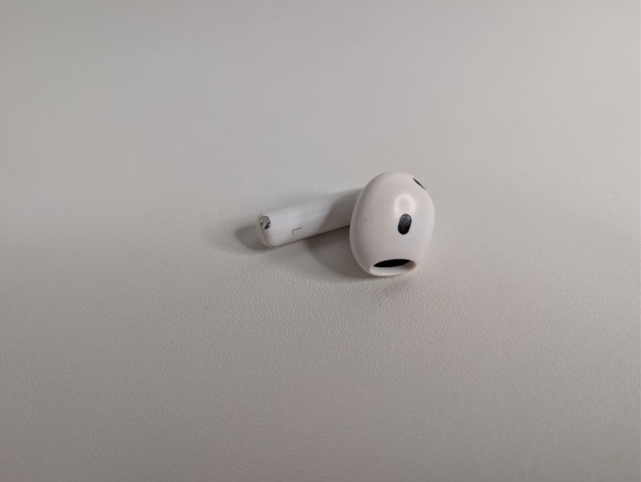 Apple Airpods 4 (3053) левый, оригинал