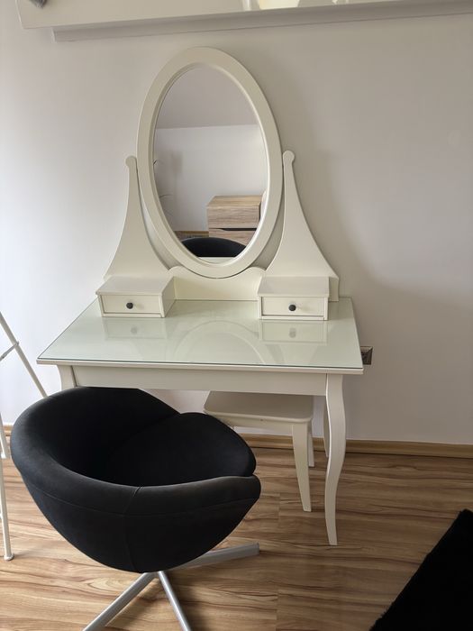 Toaletka biała z lustrem + taborecik + fotel