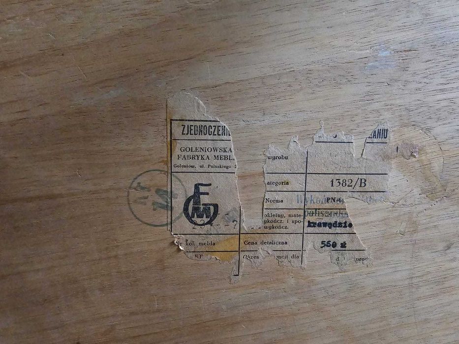 Szafa z barkiem i witryną, komoda i stolik z PRL
