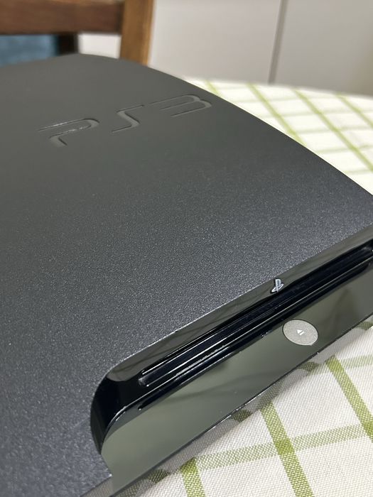 PlayStation 3 Slim 250 gb з колекцією ігор у відмінному стані