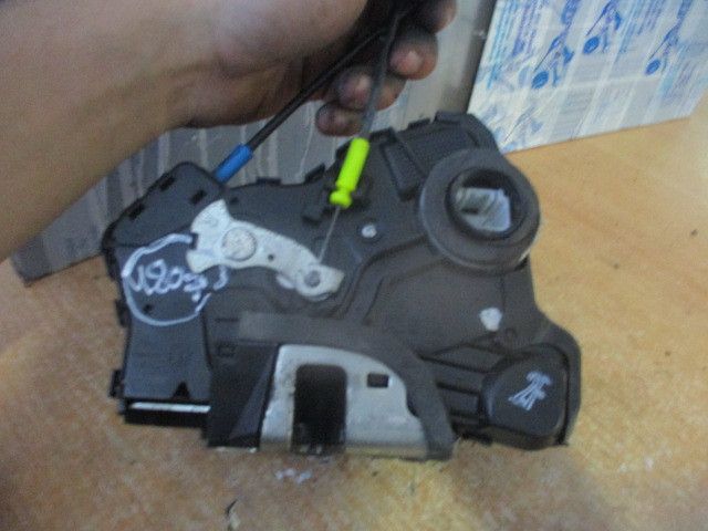 Fechadura / fecho porta frente direito TOYOTA Auris Hatchback (_E15_)