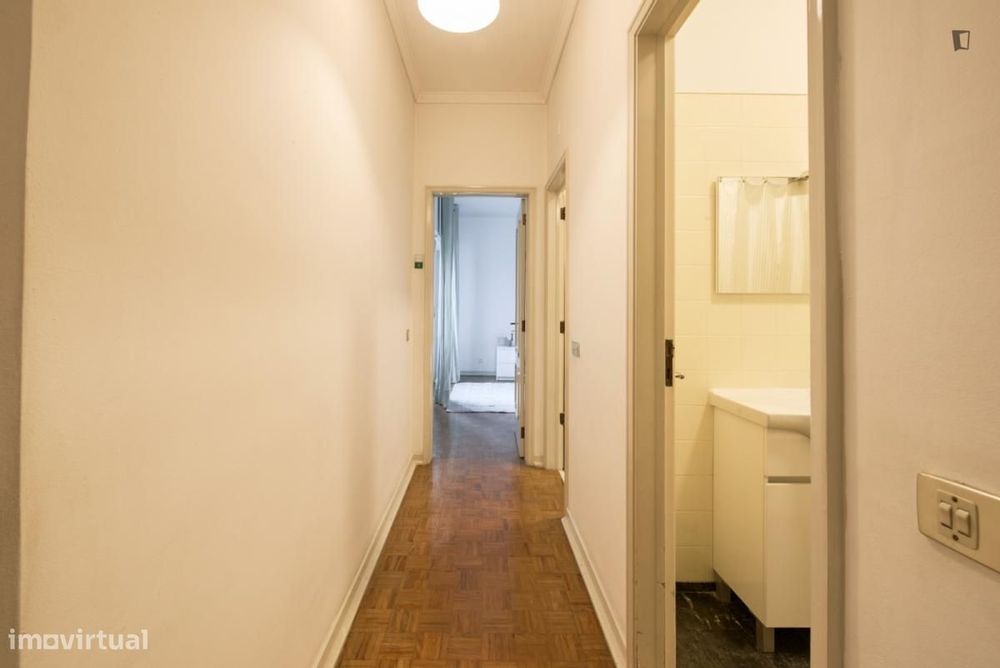 Quarto - localizado em Roma-Areeiro Lisbon