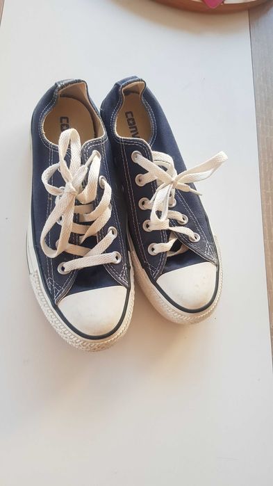 Vários tipos calçado como novos