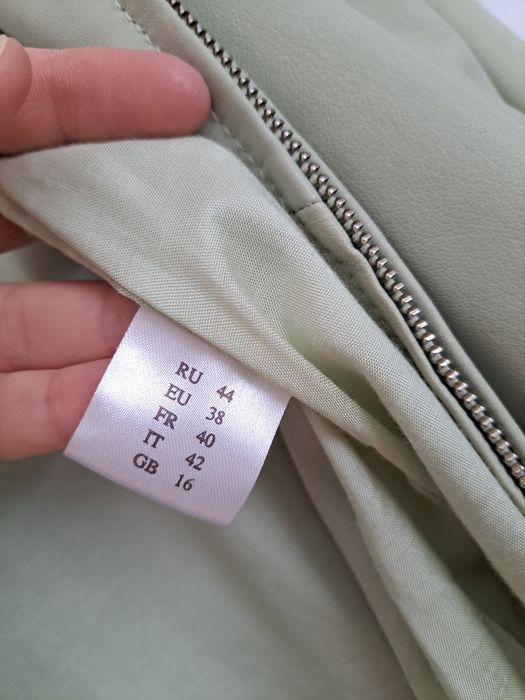 Стильна шкіряна куртка