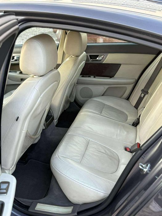 Jaguar XF 2.7d 207cv Luxury Premium 200 mil km