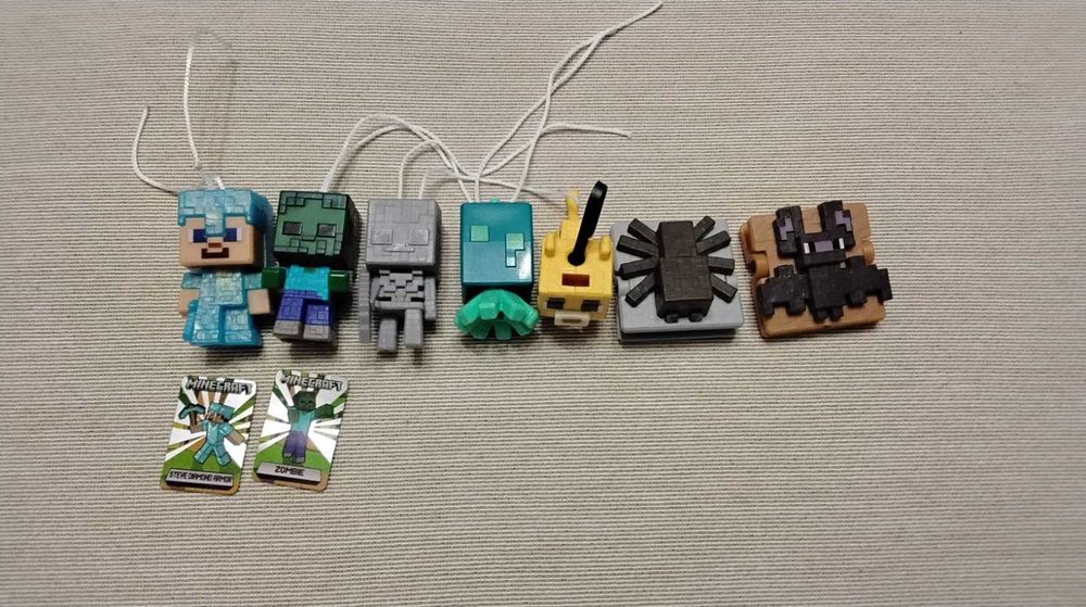 Figurki kinder joy minecraft.