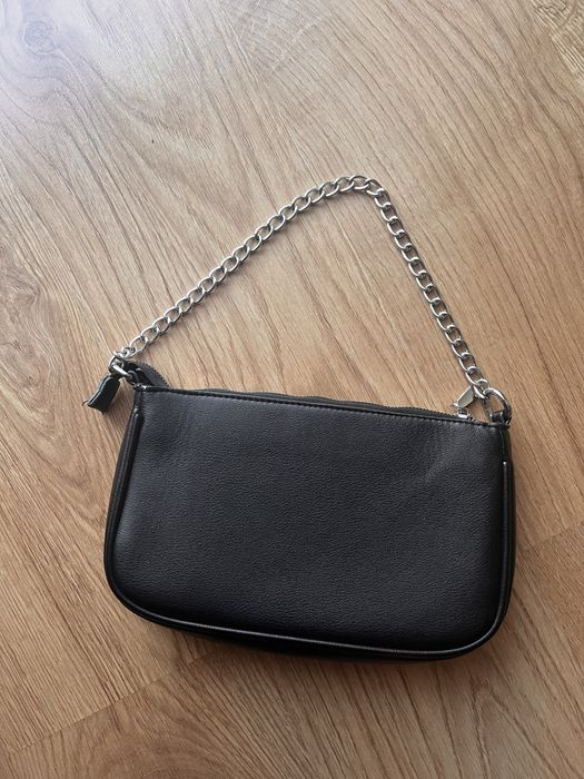 Чорна сумка маленька на ремінці