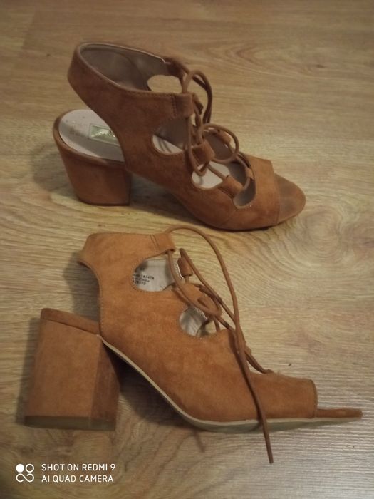 Jasny brąz, sandały