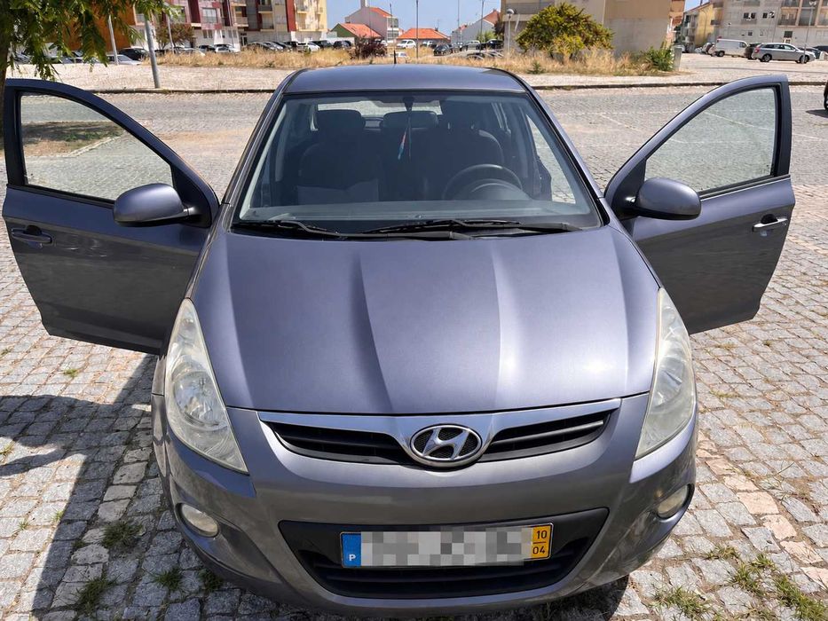 Hyundai i20 1.4 a gasolina, automático, de 2010, com 132.982 km