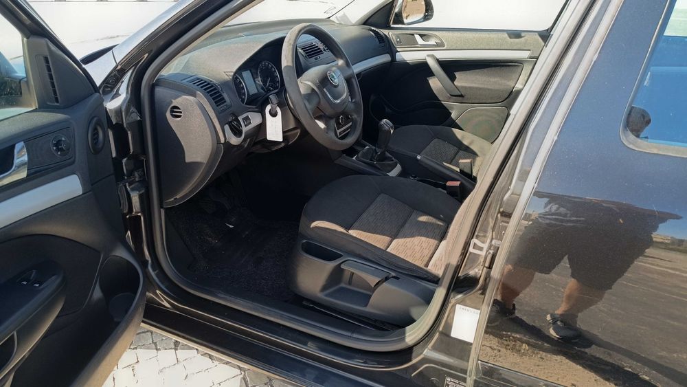 Vendo Skoda Octavia Break Diesel (características em anexo).