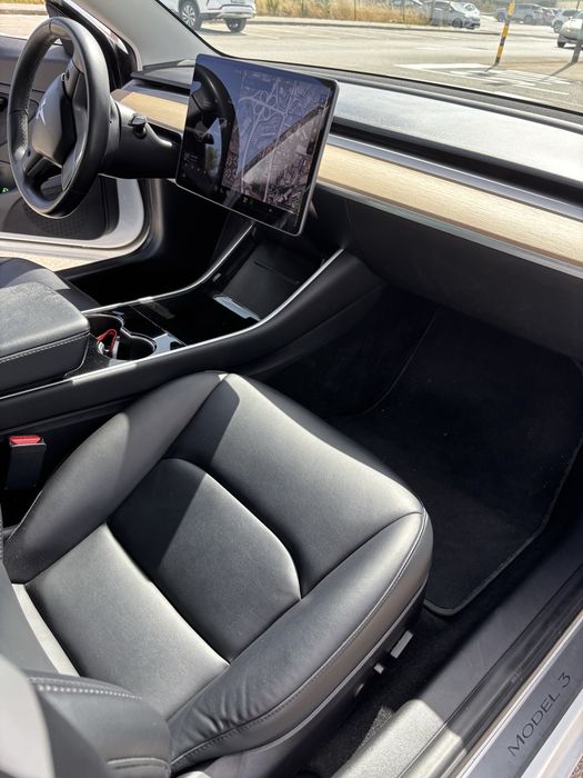 Tesla Model 3 — fotografia 4