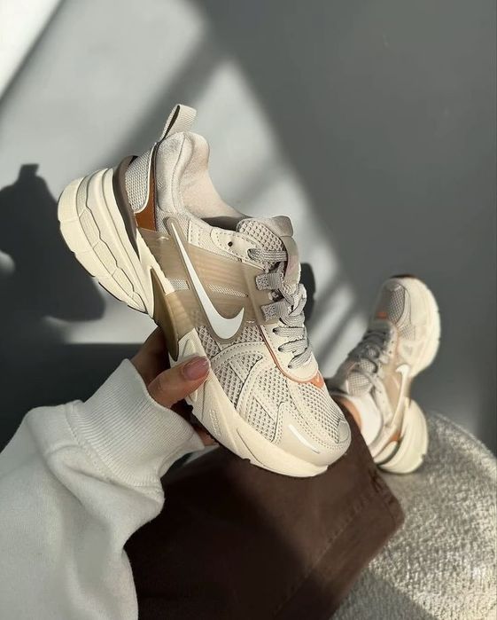Nike Runtekk V2K Beige Brown трендові жіночі кросівки найк рантек в2к