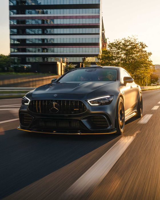 Wynajem Mercedes-AMG GT 63s V8-wypożyczalnia samochodów
