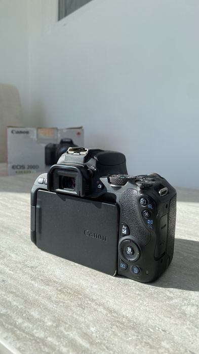 Canon 200D kit + 24mm + 50mm + 18-55mm + фільтри + 2 батареї