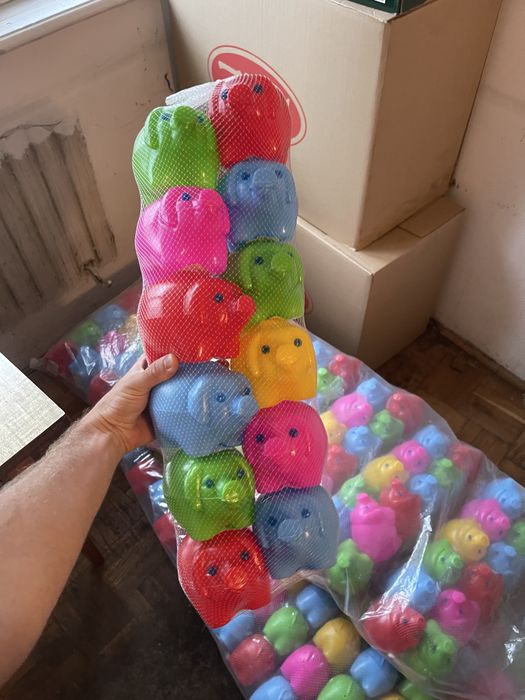 Plastikowe świnki skarbonki na sztuki
