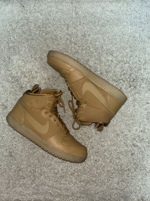 Nike Court Borough Mid Winter |