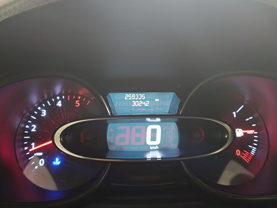 Carro Clio 2019 excelente