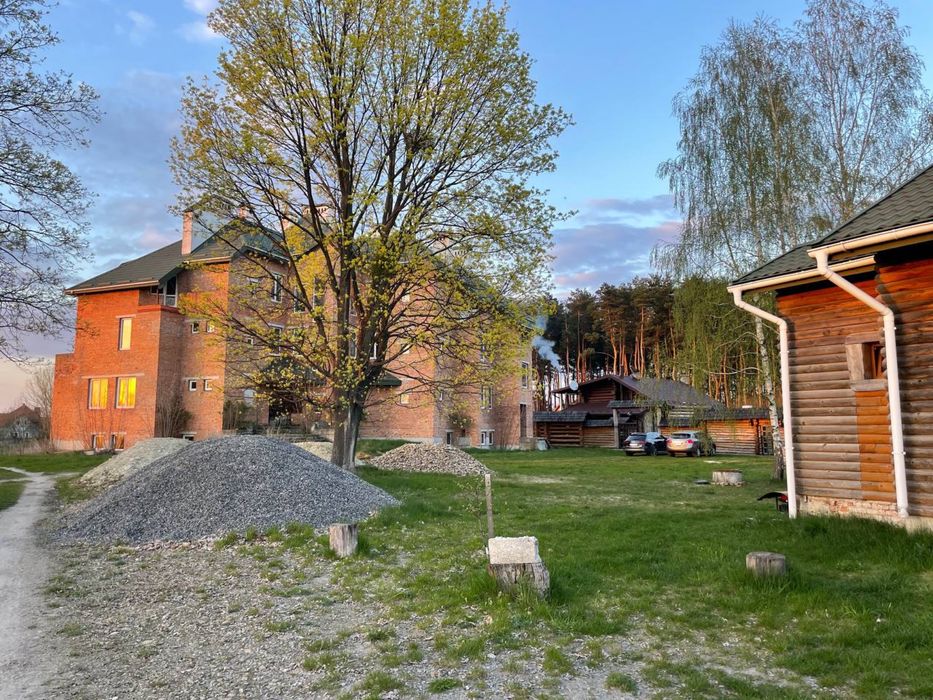 Продаж бази відпочинку Жовква + 1,5 га землі у приватній власності