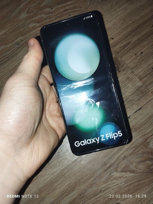 Atrapa Samsung Galaxy z flip 5