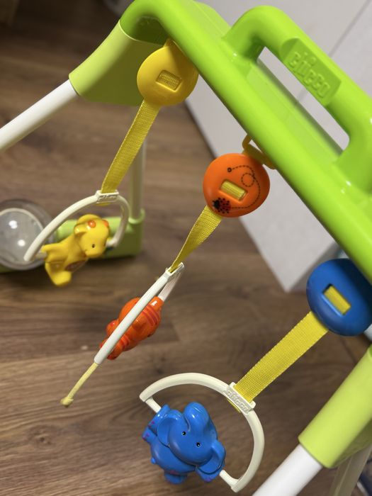 Рама з брязкальцями CHICCO  Щасливі джунглі