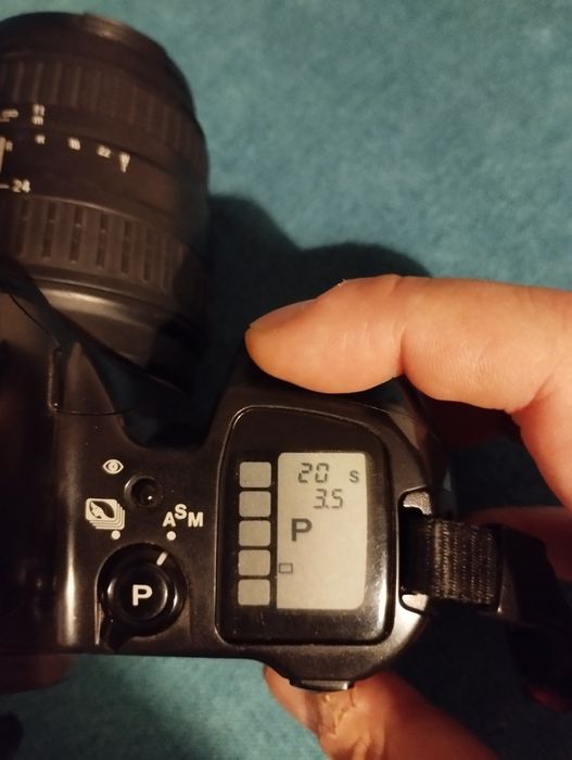 Minolta Dynax 500si com lente SIGMA 24-70