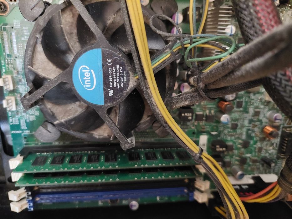 Stary komputer PC sprawny