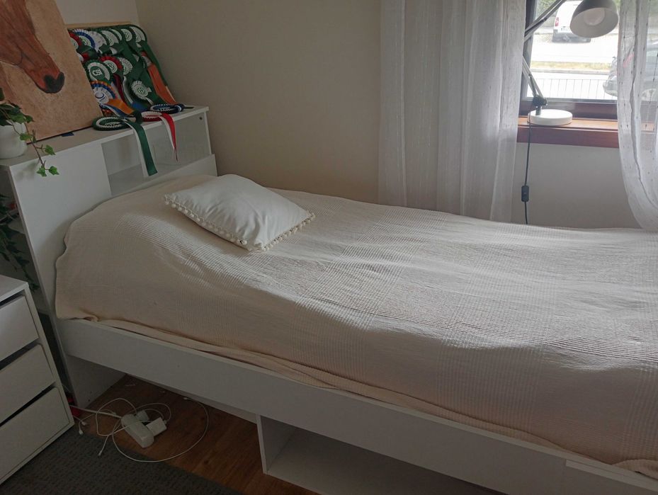 Cama infantil com arrumação