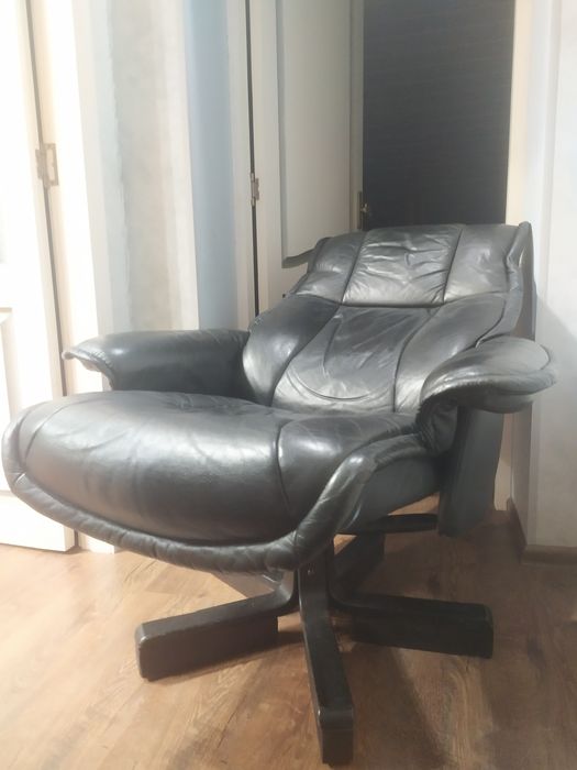 Шкіряне офісне поворотне крісло - реклайнер