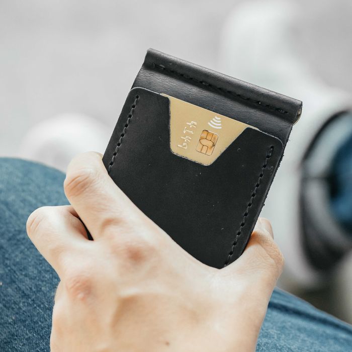 Чоловічий затискач для грошей шкіряний чорний