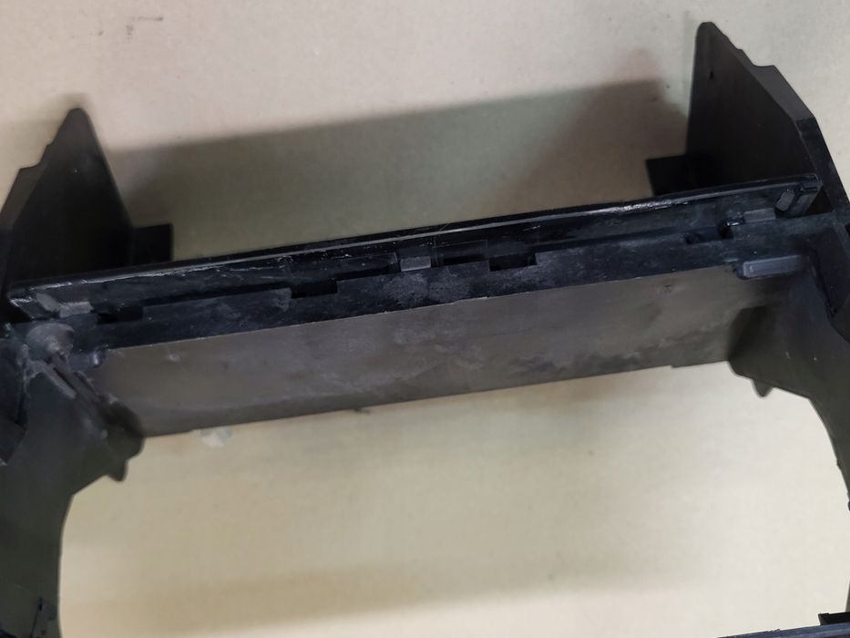 ramka obudowa kieszeń kosz radia deski led audi a4 b6 8e b7 8e0858005e oe