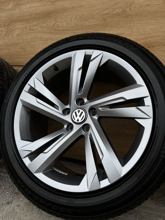 Felgi 19 5x112 Volkswagen Valencia R-Line Tiguan *Pirelli