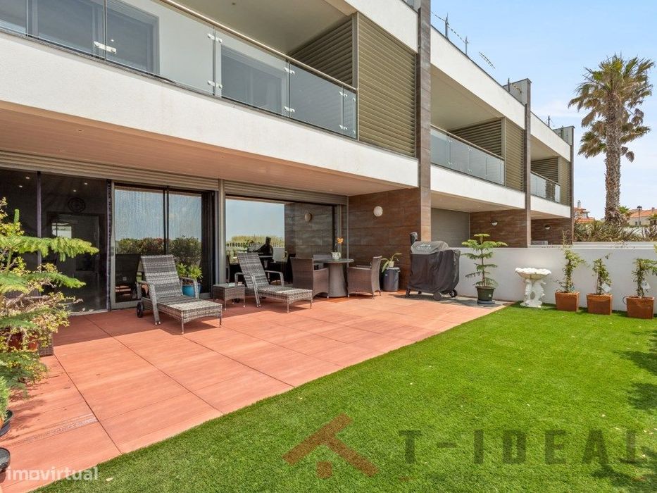 Moradia T4 - Primeira linha de Mar