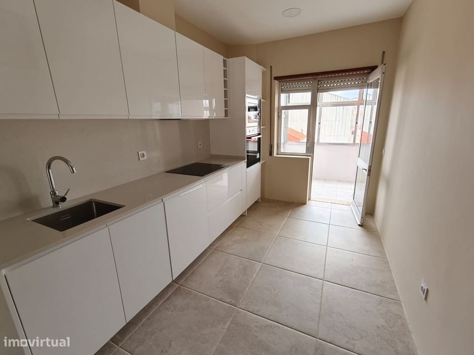 T2 moderno com varanda e terraço no Porto