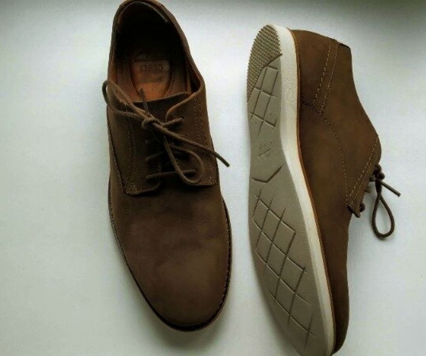 Пакет шкіряного взуття: кросівки кеди Puma 42-43, UGG 44 р. туфлі 42 р