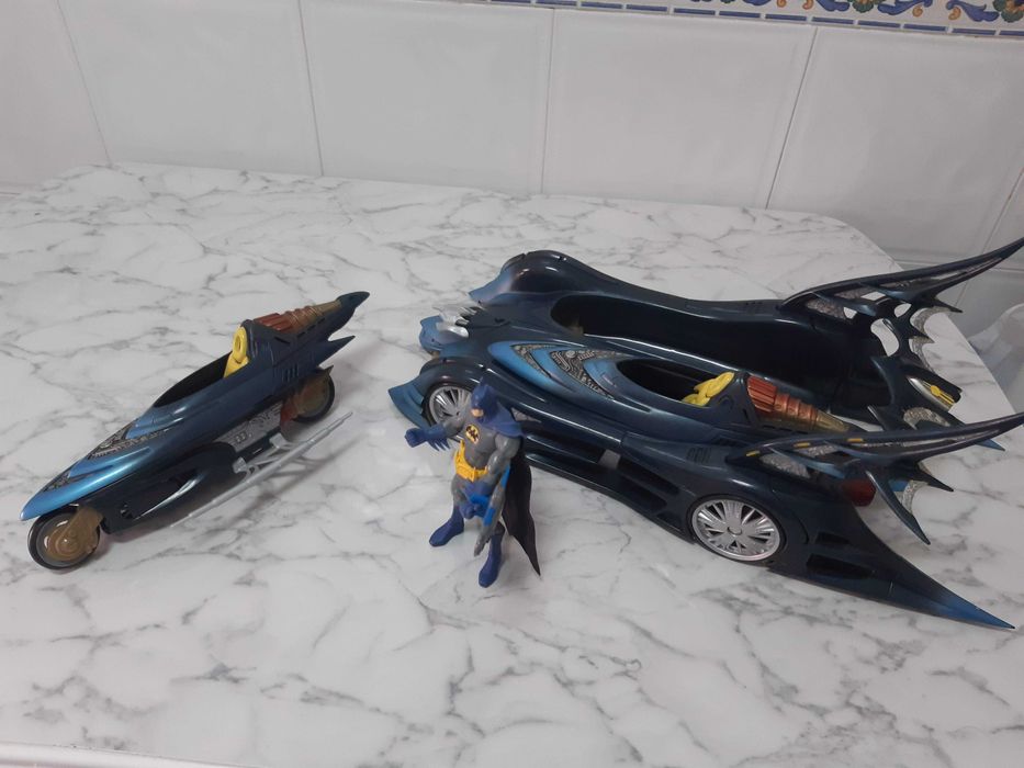 Carro Batman com moto e Batman incluídos, 51cm, 2003, como NOVO