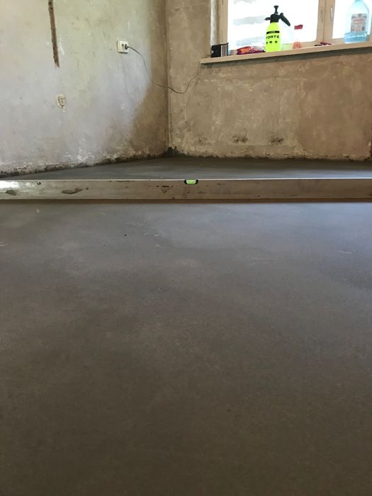 Напівсуха стяжка підлоги | Швидко, чисто, з гарантією!