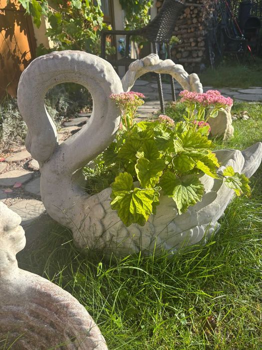 Łabądź donica figurka betonowa do odgrodu
