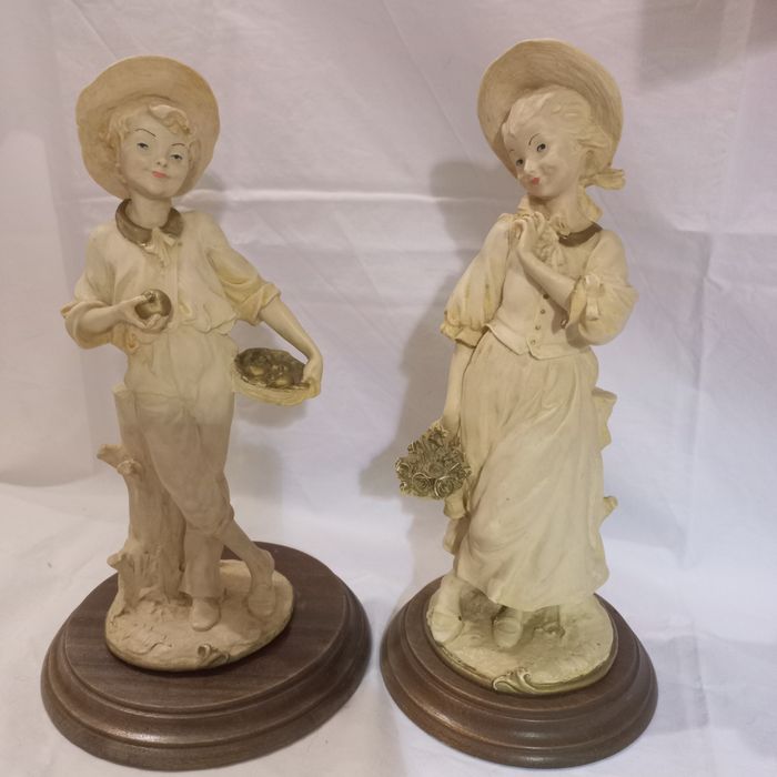 Conjunto 2 bonecos de marfinite