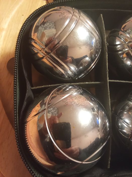 Набір для гри в петанк (boules) — це популярна гра на свіжому повітрі,