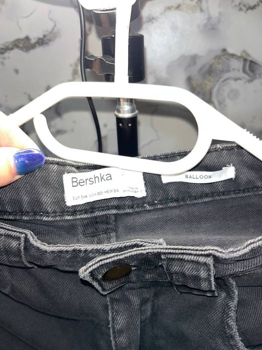 Джинсы Bershka с дырками