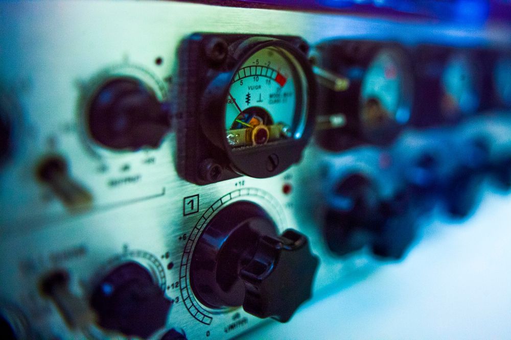 Behringer T1952 TUBE  composer