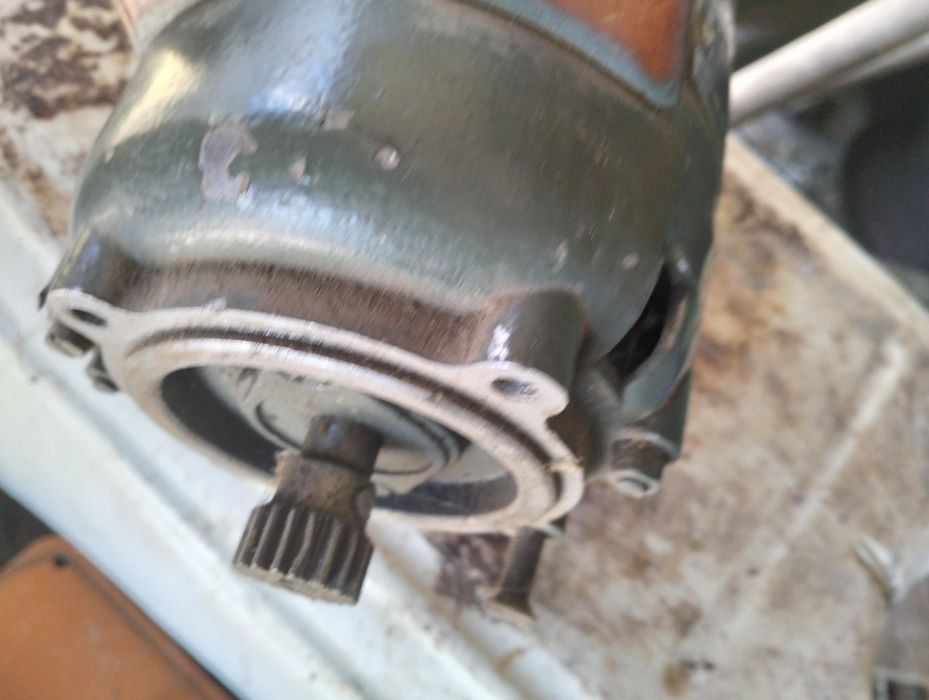 Електромотор з редуктором