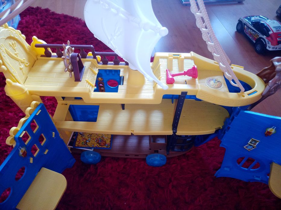 Barco Pirata  com acessórios