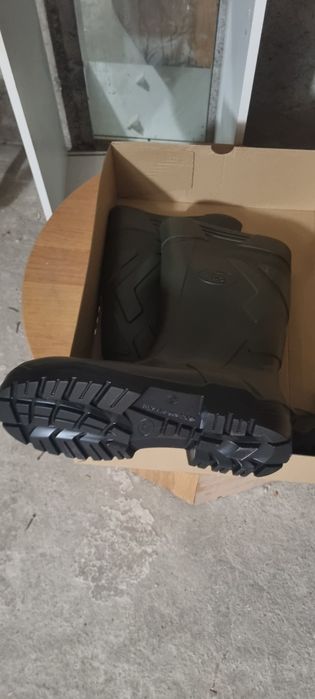 Sprzedam gumowe buty rozmiar 45
