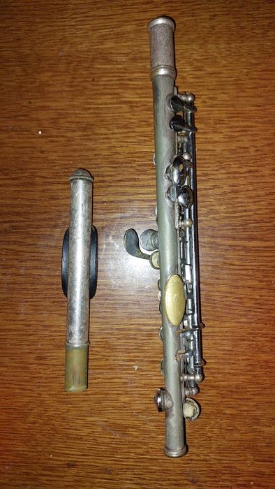 Продам флейта пикколо