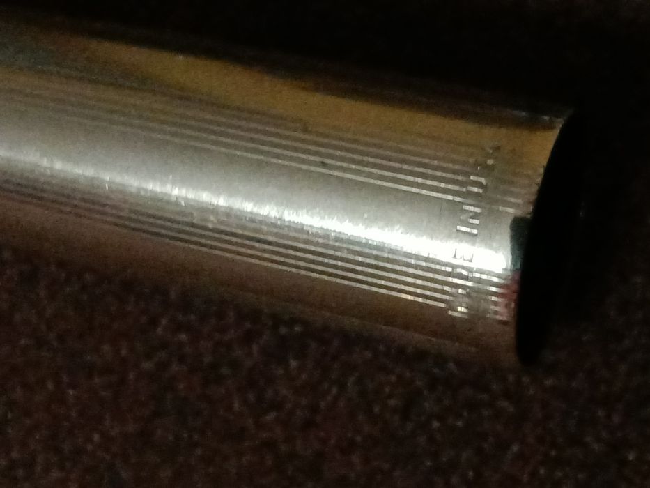 Caneta Parker 61 preta e dourada