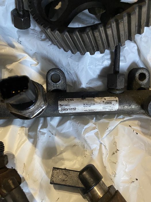 Рампа топливная пежо simens 2.0 hdi rhy с датчиком давления топлива.