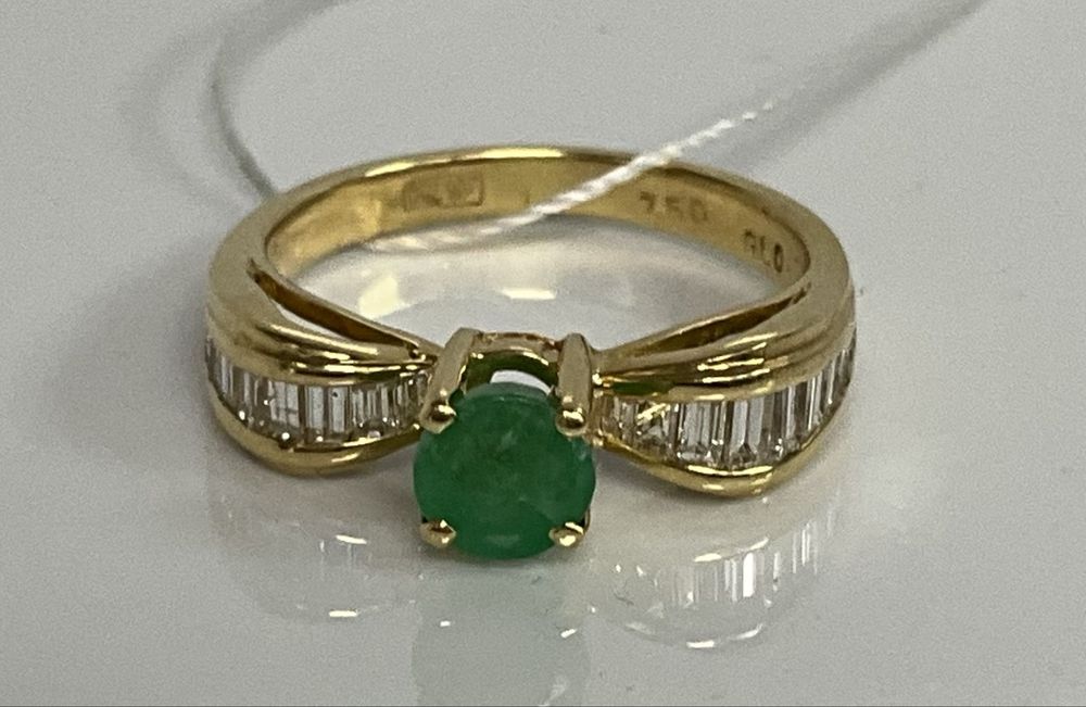 #перстень # золото 750 #размер 17,5#изумруд# бриллианти#