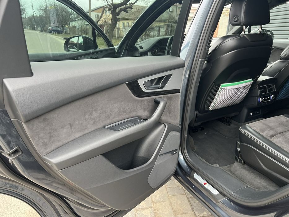 Авто Audi Q7 3.0 TDI